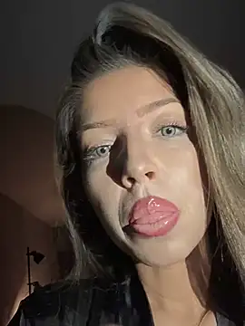 Snapshot of SonyaD_ chatting on March 18, 2025, 3:20 am SonyaD online show from March 18, 2025, 3:20 am