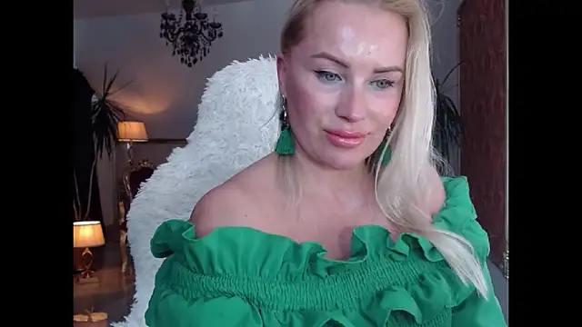 Snapshot of eyesangel22 chatting on January 10, 2025, 11:43 am eyesangel22 online show from January 10, 2025, 11:43 am