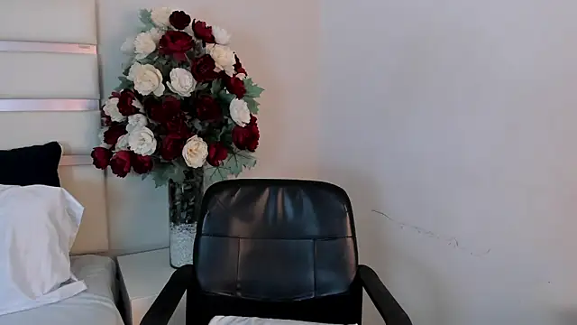 CamilaSofiia online show from January 8, 2025, 1:32 am