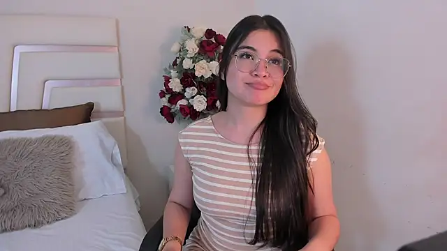CamilaSofiia online show from February 4, 2025, 10:34 pm