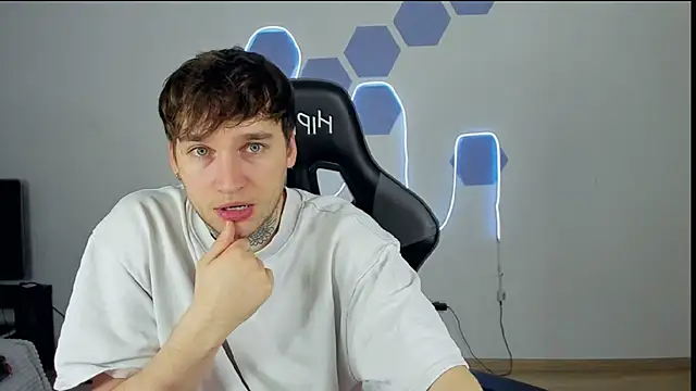 Chris Tyson online show from December 3, 2024, 6:28 pm