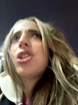 LoraaDoll online show from November 2, 2025, 2:52 pm