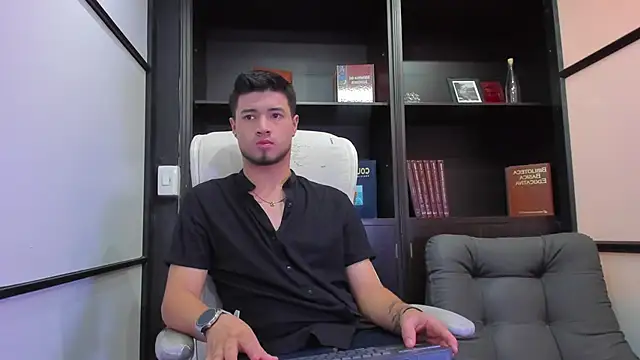 EdwardRoss  online show from January 29, 2025, 7:22 pm