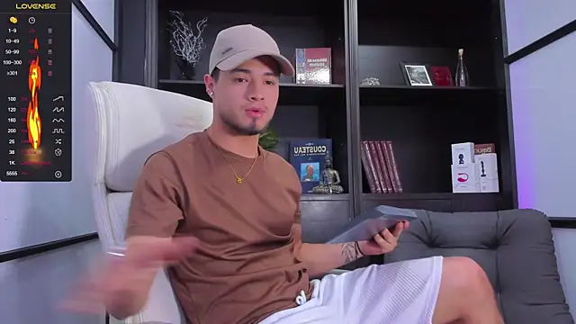 EdwardRoss  online show from February 6, 2025, 8:13 pm