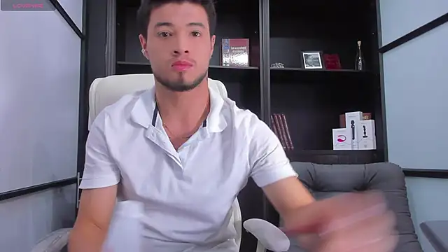 EdwardRoss  online show from February 13, 2025, 7:31 pm