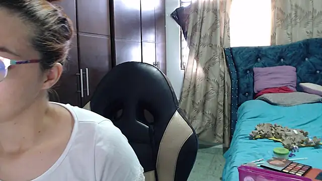 Snapshot of Kate_lorens9 chatting on October 27, 2025, 12:20 pm Kate lorens9 online show from October 27, 2025, 12:20 pm