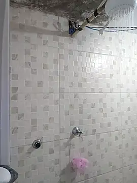 Julia Pretinha online show from April 19, 2026, 12:22 am