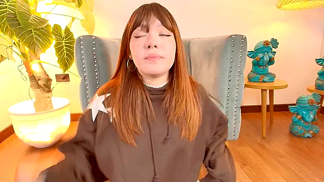 Fluffy Bubble21 online show from November 5, 2025, 3:17 am