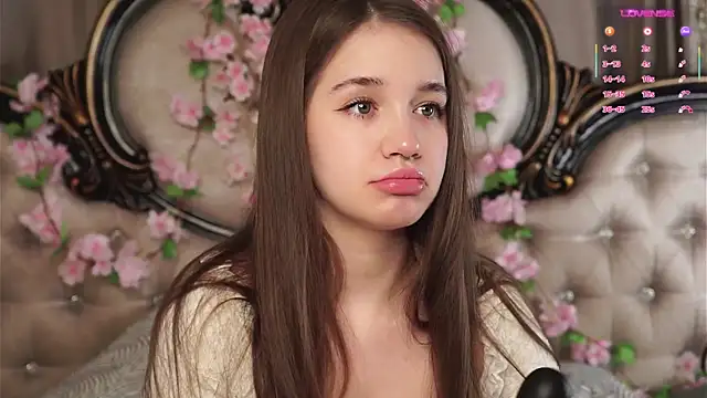 AmiLewis online show from April 4, 2026, 1:04 am