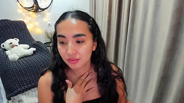 worldofkim online show from November 30, 2025, 9:41 pm