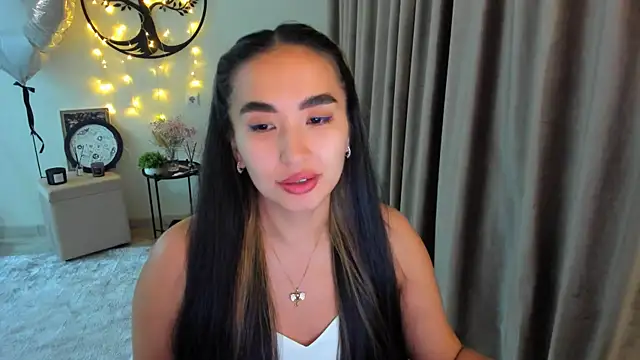 Snapshot of worldofkim chatting on May 4, 2026, 7:54 pm worldofkim online show from May 4, 2026, 7:54 pm