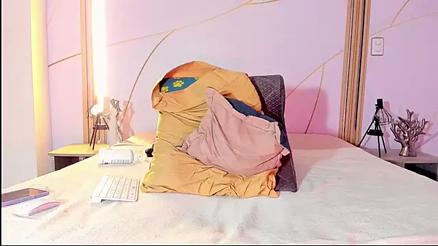 CheryHandsome online show from February 11, 2025, 11:01 pm