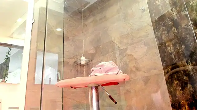 Miia Thompsonn online show from March 5, 2025, 9:27 am