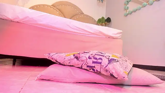 Miia Thompsonn online show from February 24, 2026, 7:17 am