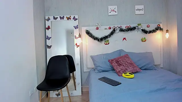 aishawild online show from December 16, 2024, 12:27 pm
