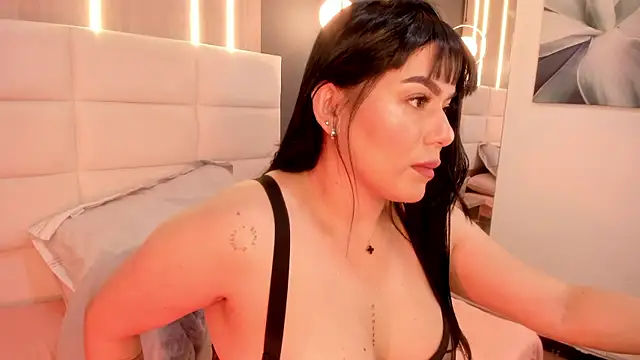 Miah gomez  online show from January 11, 2025, 7:05 pm