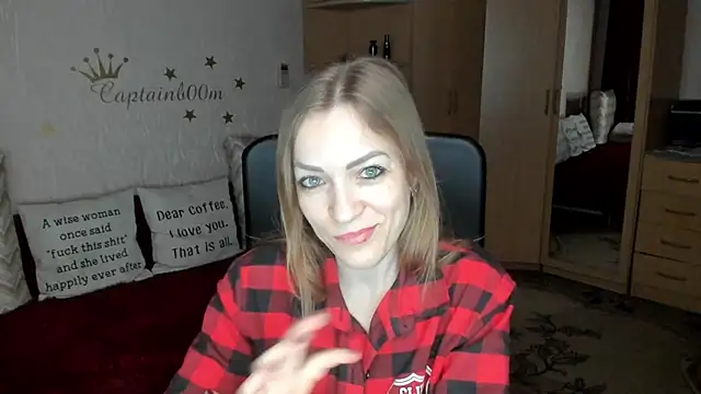 Snapshot of SilviaEyes chatting on January 19, 2025, 1:33 pm SilviaEyes online show from January 19, 2025, 1:33 pm