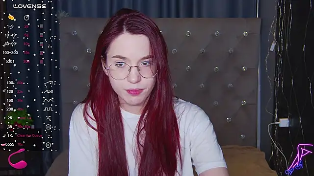 Snapshot of EmilyKents chatting on February 18, 2025, 5:09 am EmilyKents online show from February 18, 2025, 5:09 am