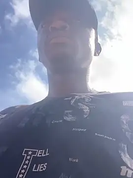 Snapshot of BigBrotherFreak chatting on November 9, 2025, 8:56 am BigBrotherFreak online show from November 9, 2025, 8:56 am