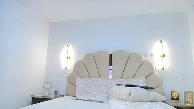 Meghanparker1 online show from November 4, 2025, 10:31 pm