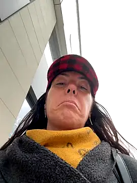 Snapshot of eveangelll chatting on October 14, 2025, 8:37 am eveangelll online show from October 14, 2025, 8:37 am