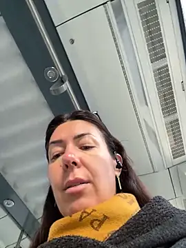 Snapshot of eveangelll chatting on October 19, 2025, 6:47 am eveangelll online show from October 19, 2025, 6:47 am