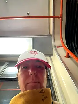 Snapshot of eveangelll chatting on October 23, 2025, 3:50 am eveangelll online show from October 23, 2025, 3:50 am