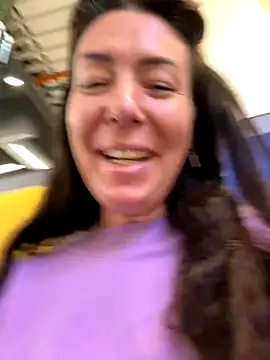 Snapshot of eveangelll chatting on November 5, 2025, 10:37 am eveangelll online show from November 5, 2025, 10:37 am