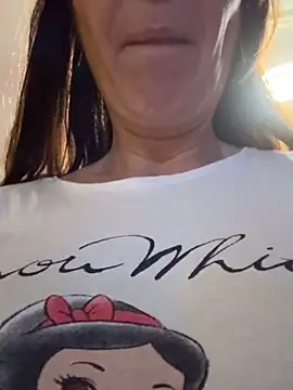 Snapshot of eveangelll chatting on November 6, 2025, 4:35 am eveangelll online show from November 6, 2025, 4:35 am