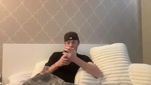 younghungginger online show from April 17, 2026, 6:22 pm