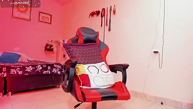 AlejoKhalifa  online show from October 15, 2025, 10:43 pm