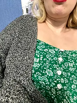 Snapshot of Yourdirtybitch chatting on September 12, 2025, 8:20 pm Yourdirtybitch online show from September 12, 2025, 8:20 pm