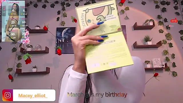 Snapshot of macey_elliot_ chatting on March 1, 2025, 5:05 pm macey elliot online show from March 1, 2025, 5:05 pm