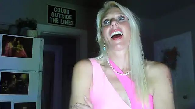 Snapshot of Glamazonx chatting on October 23, 2025, 12:32 am Glamazonx online show from October 23, 2025, 12:32 am