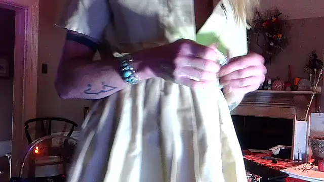 Snapshot of Glamazonx chatting on October 29, 2025, 2:25 am Glamazonx online show from October 29, 2025, 2:25 am