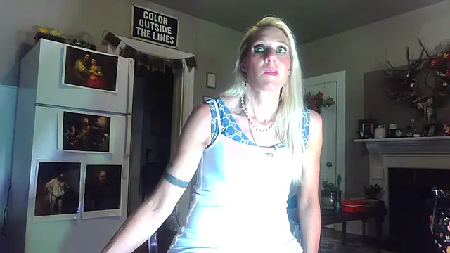 Snapshot of Glamazonx chatting on November 10, 2025, 1:26 am Glamazonx online show from November 10, 2025, 1:26 am