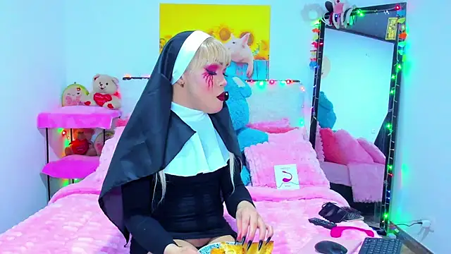 Snapshot of Candy_Candy__ chatting on October 31, 2025, 10:44 pm Candy Candy online show from October 31, 2025, 10:44 pm