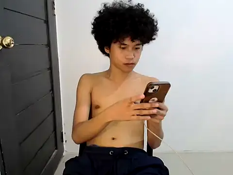 Snapshot of Asiantwink21 chatting on April 12, 2026, 1:49 pm Asiantwink21 online show from April 12, 2026, 1:49 pm