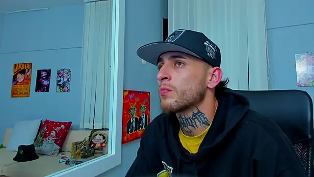 Snapshot of Drako_Lamar chatting on December 26, 2024, 10:52 pm Drako Lamar online show from December 26, 2024, 10:52 pm