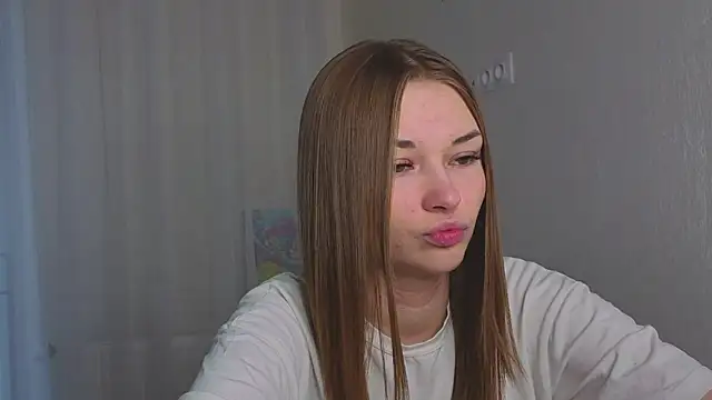 Snapshot of CharryClim chatting on October 7, 2025, 2:20 am CharryClim online show from October 7, 2025, 2:20 am