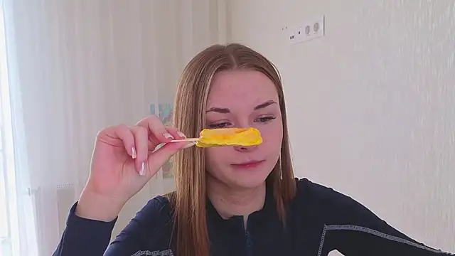 Snapshot of CharryClim chatting on October 20, 2025, 4:13 am CharryClim online show from October 20, 2025, 4:13 am