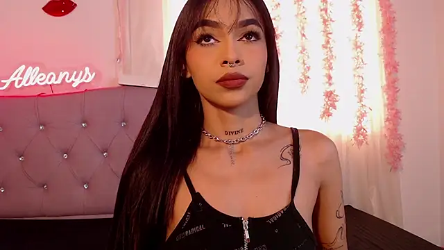 Snapshot of Alleanys_Cristal chatting on October 8, 2025, 2:36 pm Alleanys Cristal online show from October 8, 2025, 2:36 pm