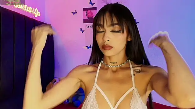 Snapshot of Alleanys_Cristal chatting on November 13, 2025, 7:13 pm Alleanys Cristal online show from November 13, 2025, 7:13 pm