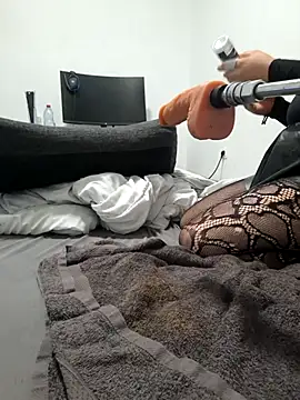 aprilexx online show from March 12, 2026, 4:13 pm