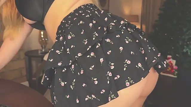 Snapshot of hotexclusive_ chatting on December 17, 2024, 4:34 am hotexclusive online show from December 17, 2024, 4:34 am