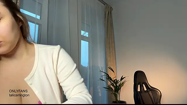 Snapshot of hotexclusive_ chatting on November 10, 2025, 4:33 am hotexclusive online show from November 10, 2025, 4:33 am