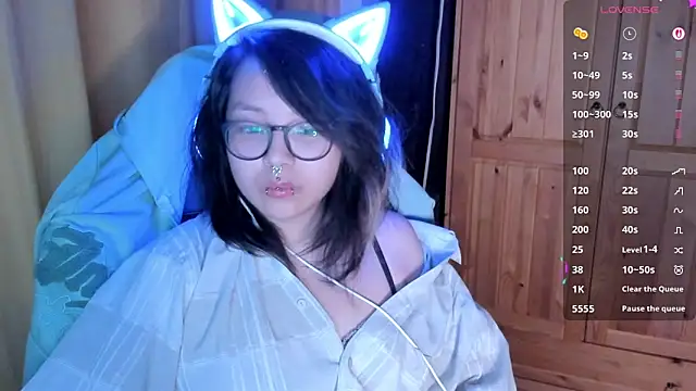 maydaykimmy online show from June 15, 2026, 8:33 pm