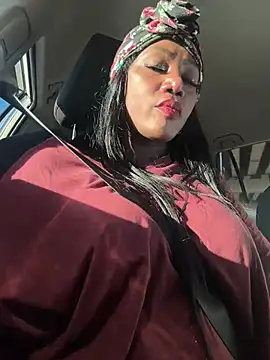 Snapshot of SUUKAM chatting on January 2, 2025, 10:22 pm SUUKAM online show from January 2, 2025, 10:22 pm