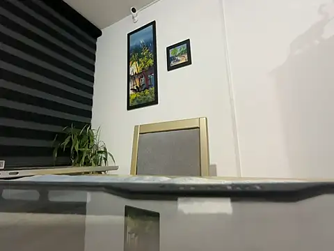 Snapshot of SUUKAM chatting on February 1, 2025, 11:48 pm SUUKAM online show from February 1, 2025, 11:48 pm