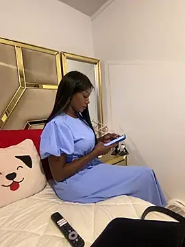 Snapshot of SUUKAM chatting on February 13, 2025, 11:37 pm SUUKAM online show from February 13, 2025, 11:37 pm